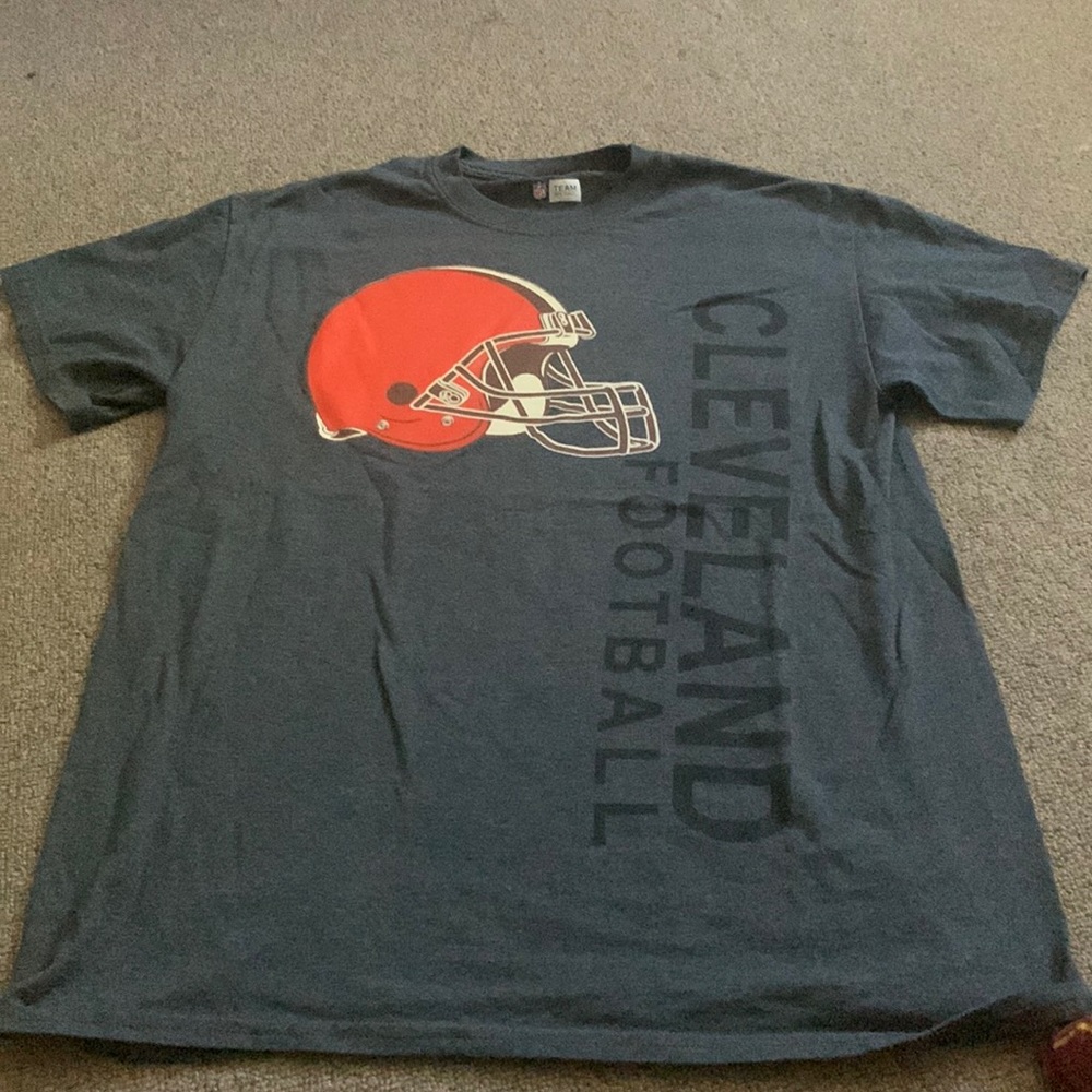 Size: mens medium, brand: NFL apparel